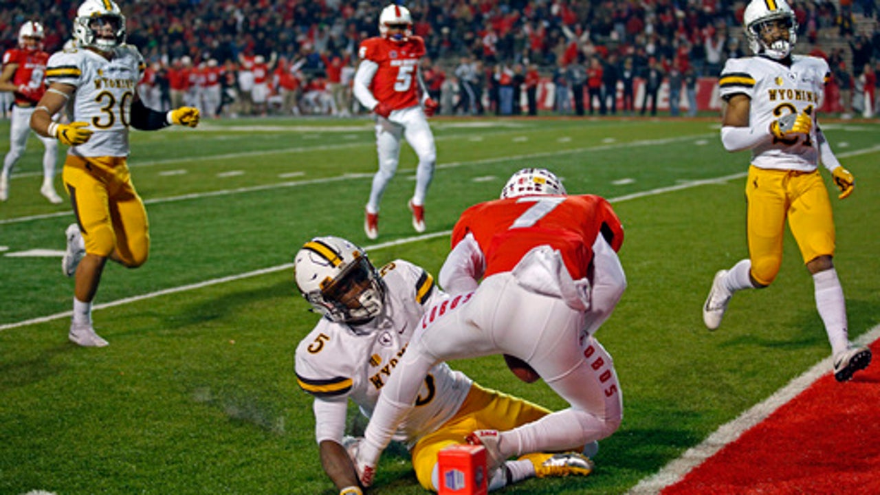 New Mexico plows through Wyoming in 53-35 win